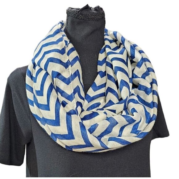 Blue and White Zig-Zag Design Sheer Infinity Scarf 34x31 Folded - Picture 2 of 4